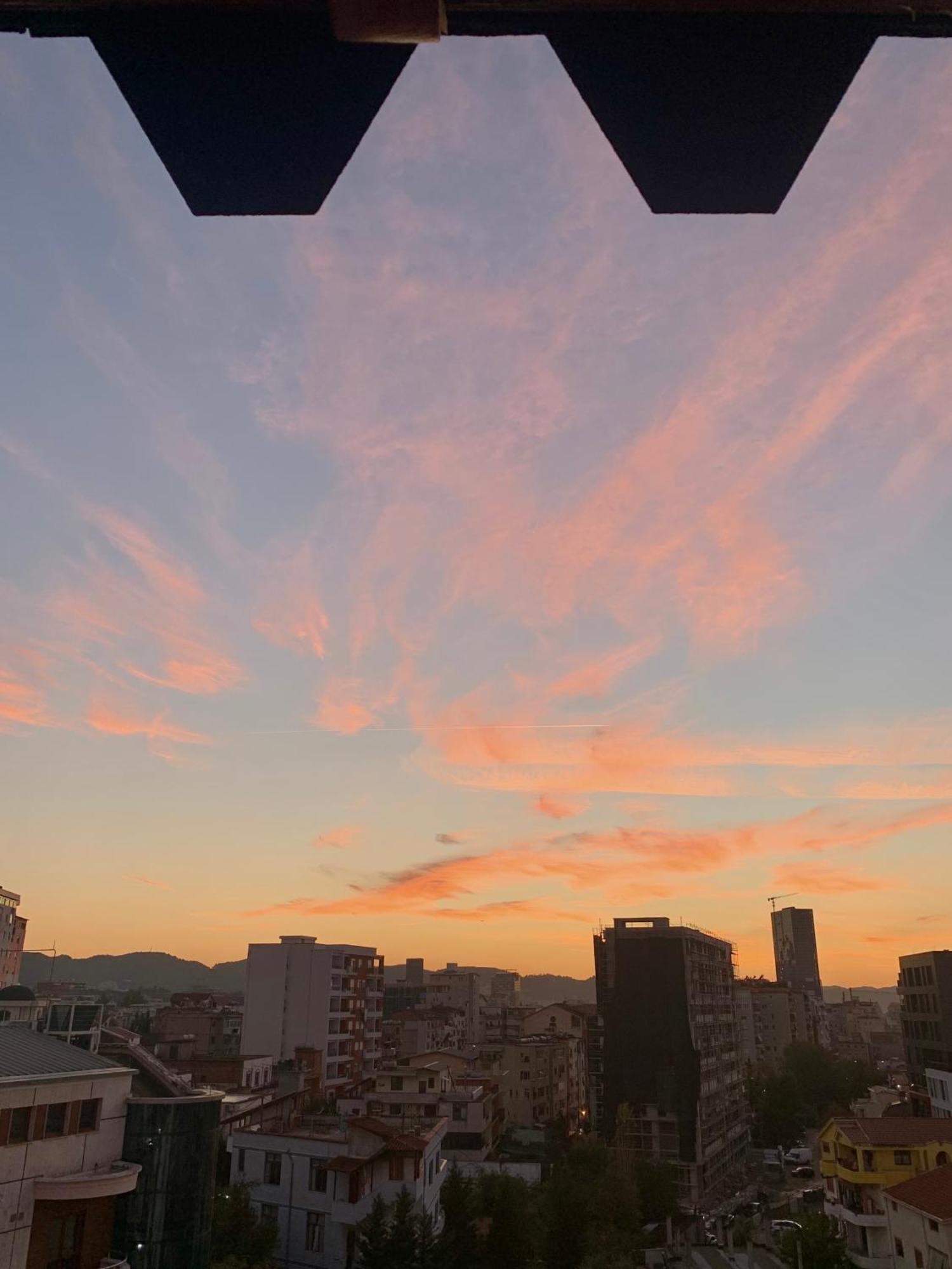 Skyview Oasis Premium Apartment Tiranë Luaran gambar